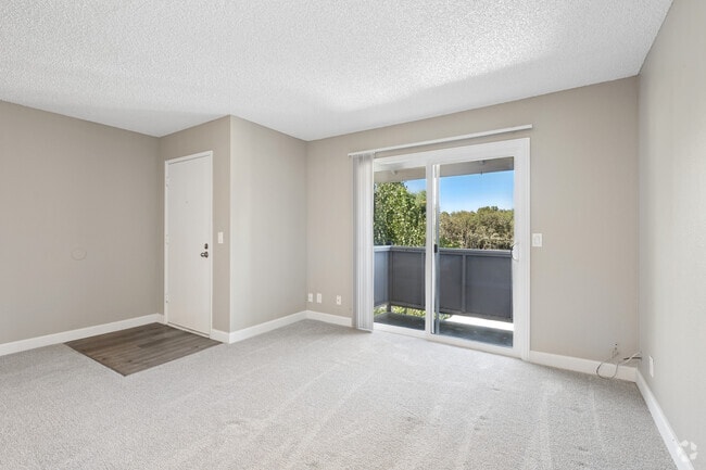 2BR, 1BA - 980SF - Living Room - Parkview Apartments