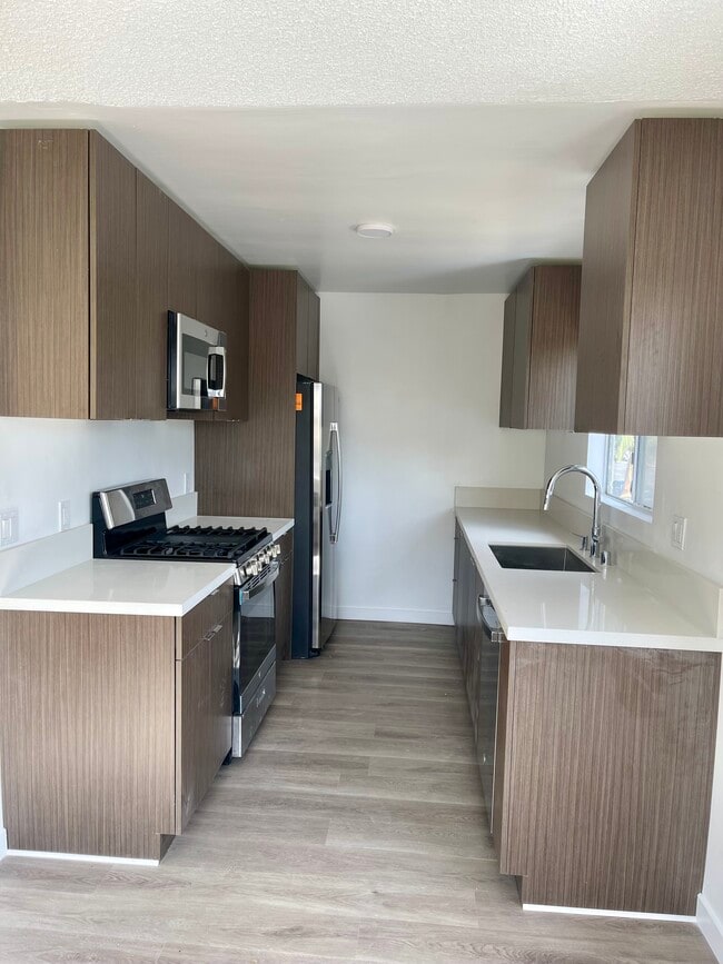 Photo - 1611 Brockton Ave Unit 9