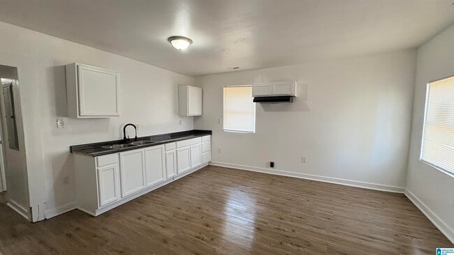 Photo - 1310 Steiner Ave SW