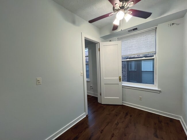 Photo - 3727 N Pine Grove Ave Unit 403