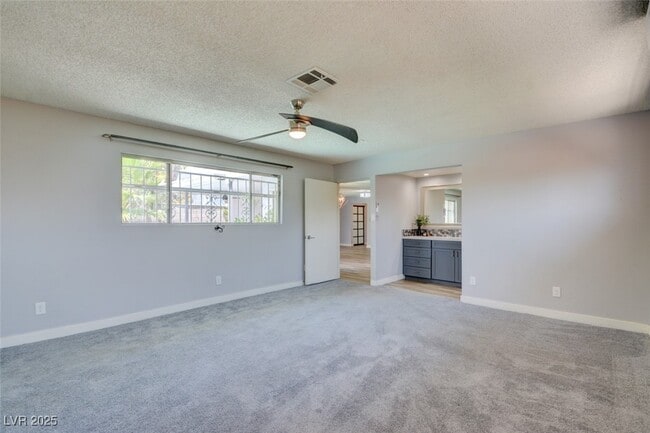 Building Photo - 1056 E Oakey Blvd Rental