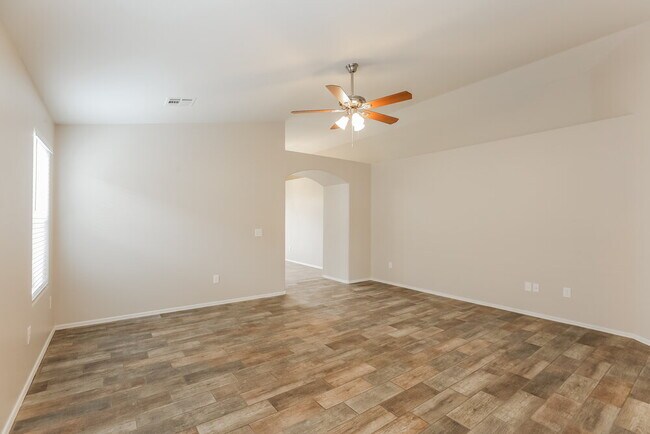 Photo - 1114 E Fraktur Rd