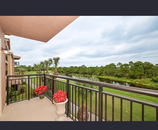 Building Photo - 4190 Gator Greens Way Unit 35