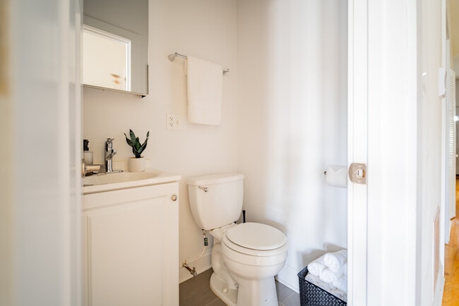 Photo - 2989 N Lawndale Ave Unit 1