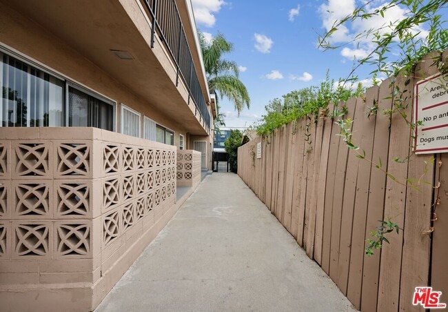 Photo - 7550 Fountain Ave Unidad 10