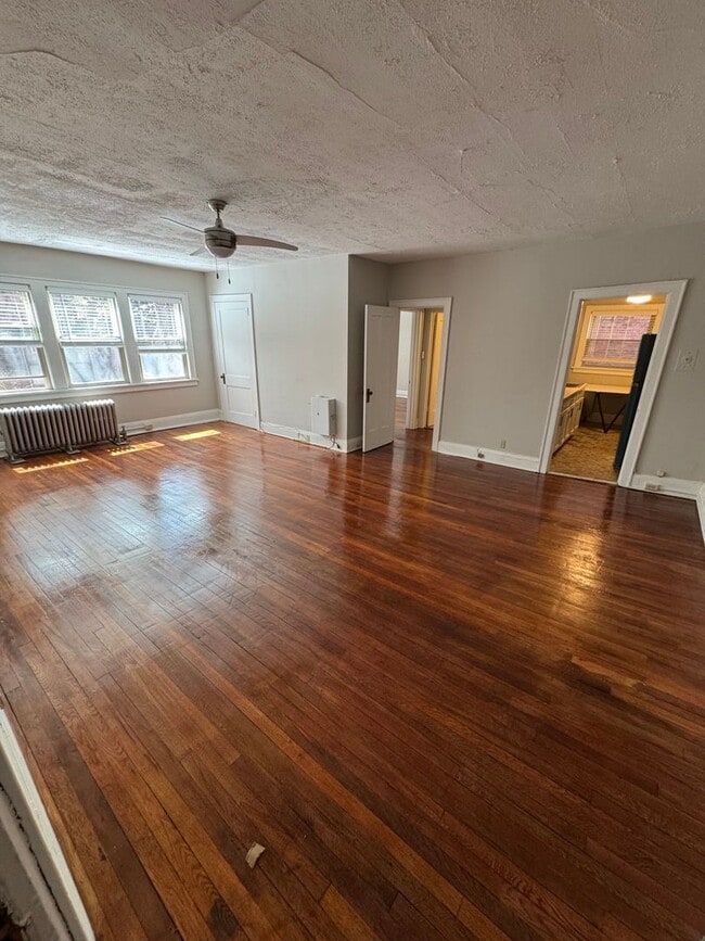 Hessler Place - 5 minute walk to CWRU