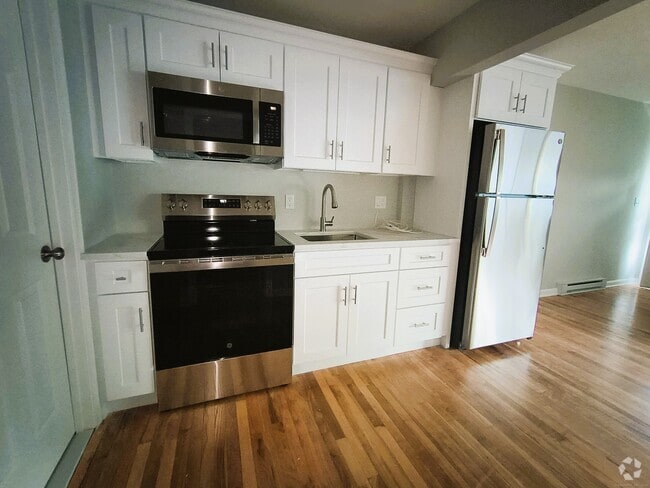 Building Photo - 143 Columbus Pl Unit APT 3