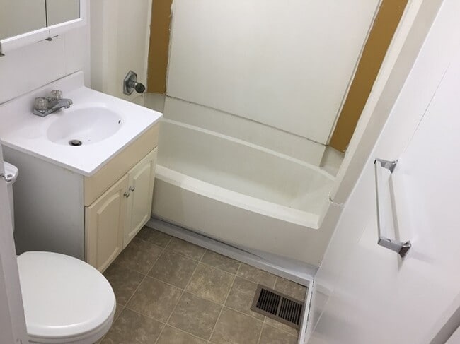 Photo - 19-21 Penobscot Street, Orono ME Unit 21