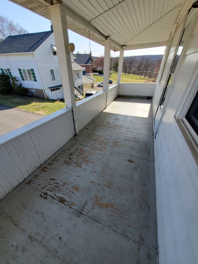 Photo - Single Family 2 bed/1 bath with HUGE Garag... House