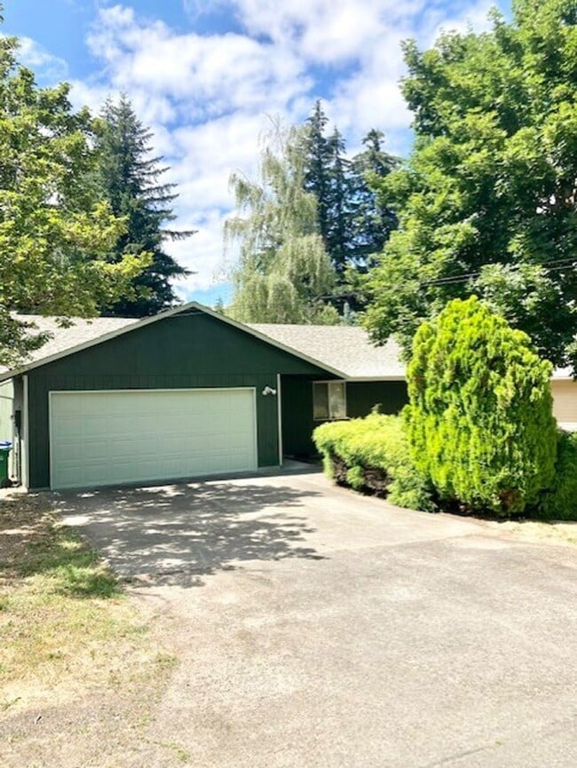 Charming 3 Bedroom, 2 Bathroom Gresham Home - Charming 3 Bedroom, 2 Bathroom Gresham Home