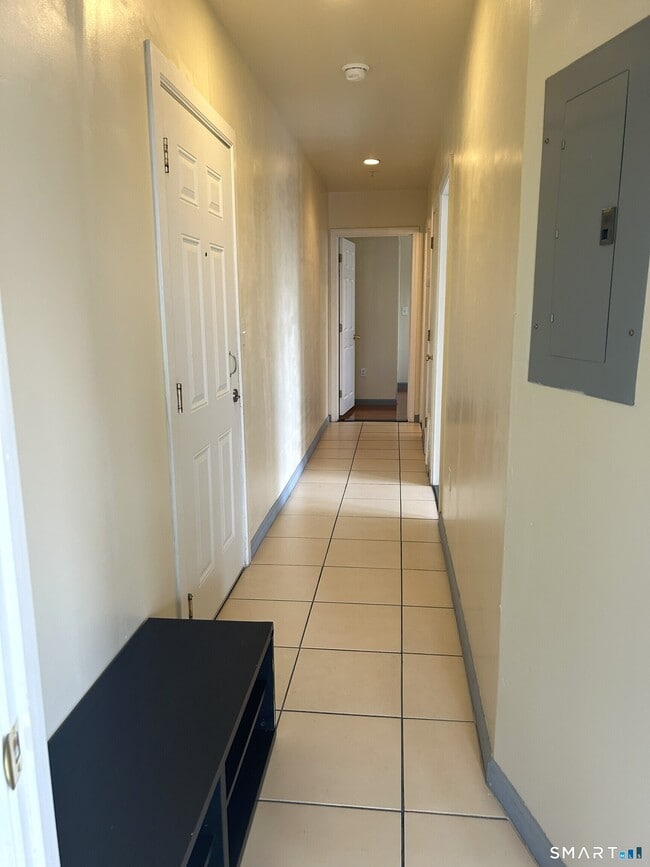 Photo - 71-73 Whitney Ave Unidad 8