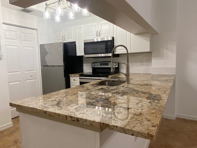 Building Photo - 2807 Veronia Dr Rental