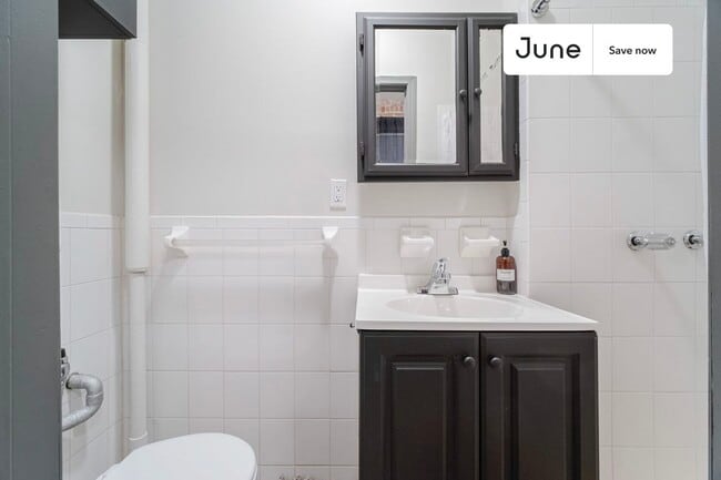 Photo - 235 W 18th St Unidad 1wr