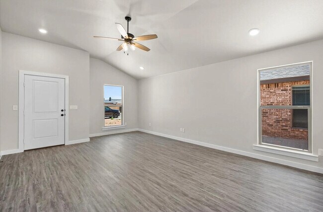 Photo - 2145 Langford Ave