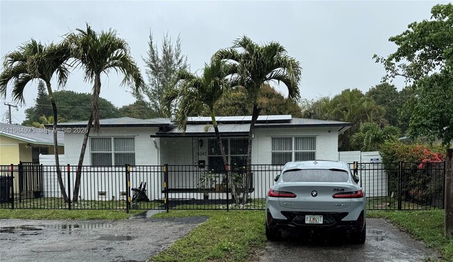 Photo - 2247 Jackson St