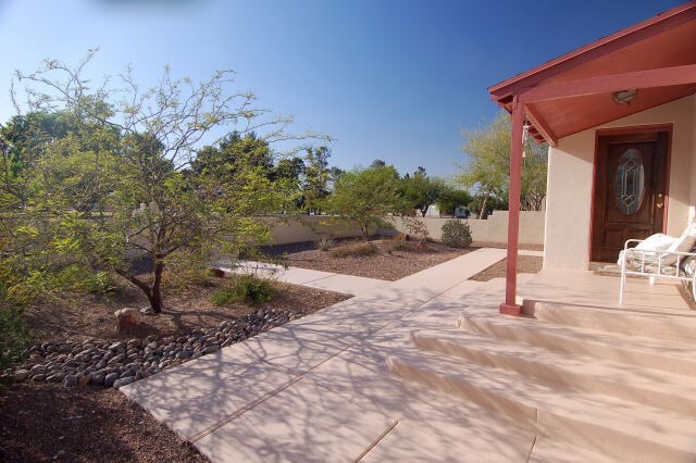 Front Yard - 1014 N 7th Ave