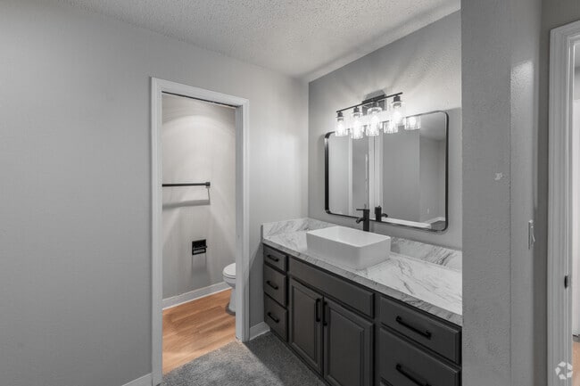 2BR, 2BA - 1,111SF - Bathroom