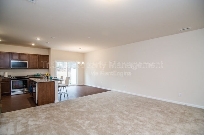 Photo - 335 White Oak Ridge Dr