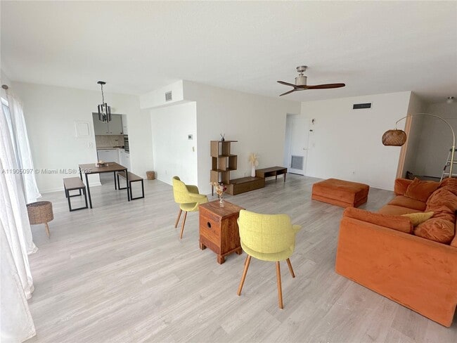 Building Photo - 9700 E Bay Harbor Dr Unit 408