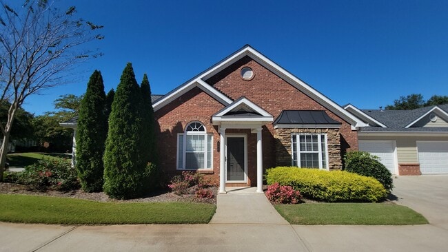 Photo - 905 Somerton Pl