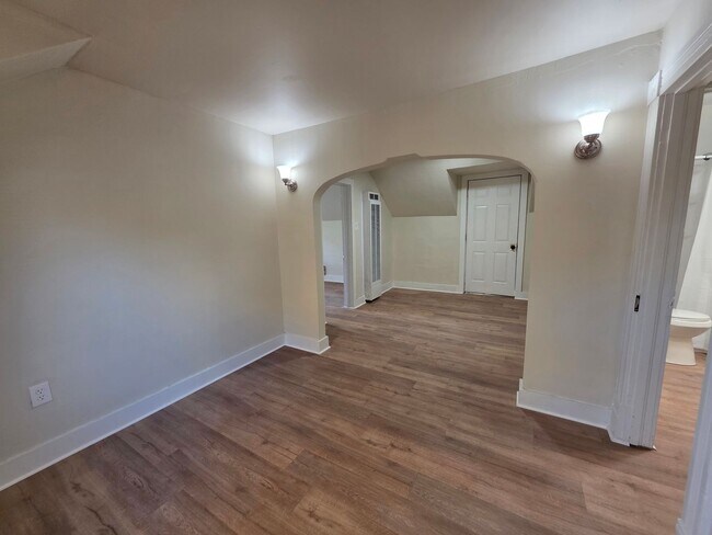 124 S Lake St Unit Upper Rear
