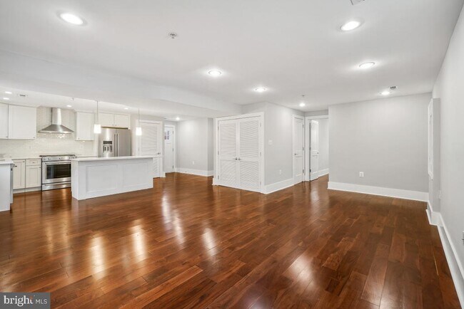 Photo - 837 Shepherd St NW