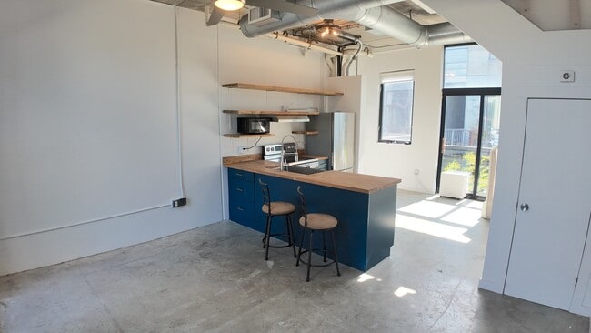 2406 De Soto Ave
