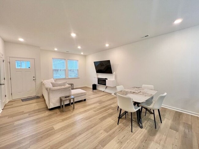 Photo - 3096 Spline Cir