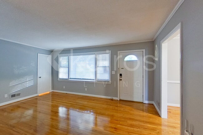 Photo - 1703 Morninghill Dr