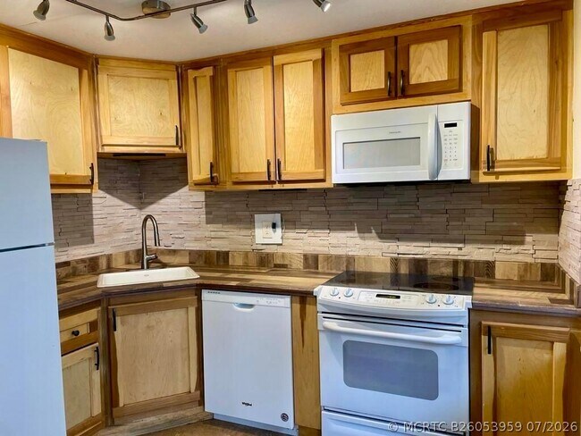 340 NW 19th St Unit 1050