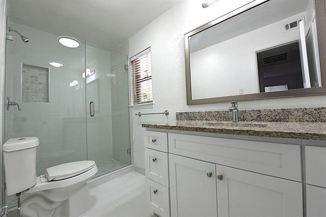 Building Photo - 4818 Cole Ave Unit 104