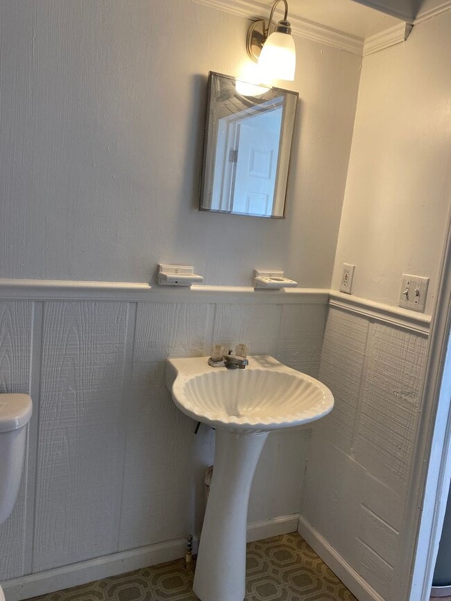 Photo - 1009 Lynn St Unit Apartment B