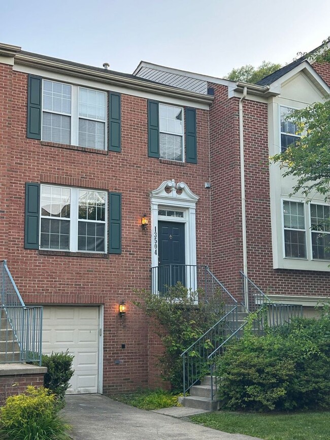3 BED + 3 Bath - Brick front townhome in P... - 3 BED + 3 Bath - Brick front townhome in P...