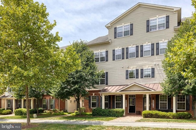 Building Photo - Welcome to Observation Drive! This lovely ... Rental
