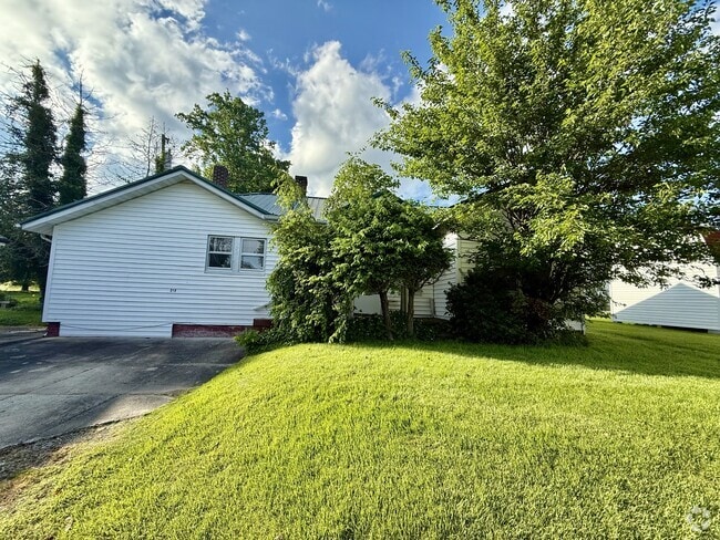 Building Photo - 313 W Allen St Rental