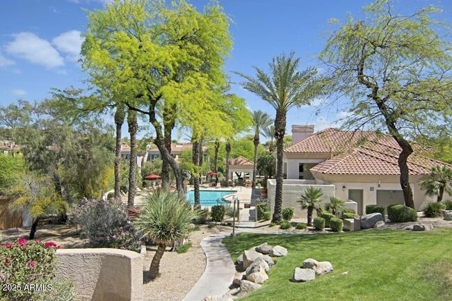 Building Photo - 1550 E Thunderbird Rd Unit 3