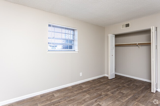2HAB, 1BA - 750 ft²