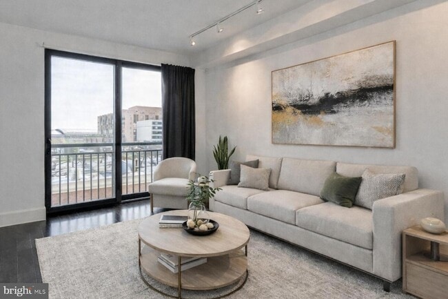 Building Photo - 1011 M St NW Unit 606