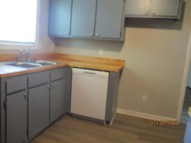 Photo - 321 Oak St
