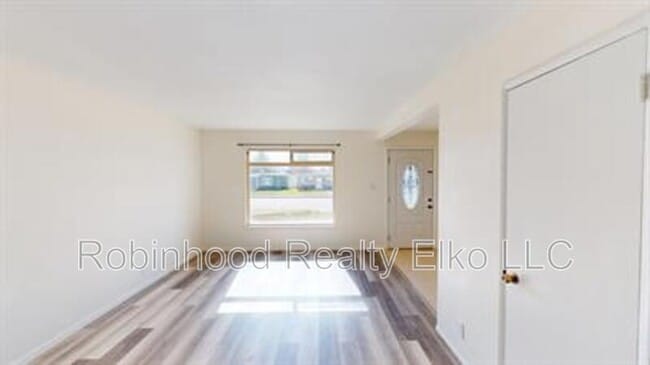 Photo - 301 Walnut St