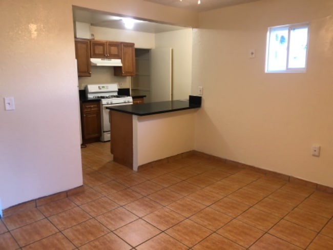 Photo - 210 W South St