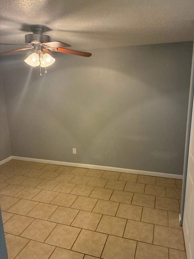 Photo - 590 Charlotta Ave SE