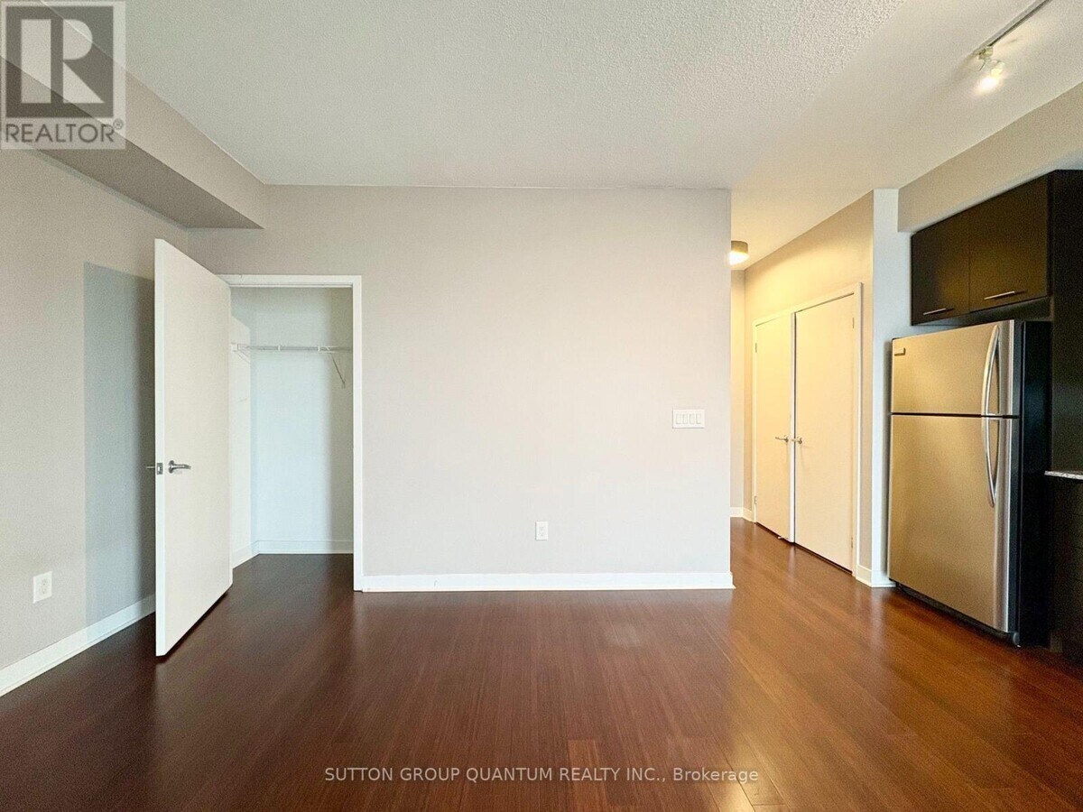 Photo - 360 Square One Dr Unité 2501