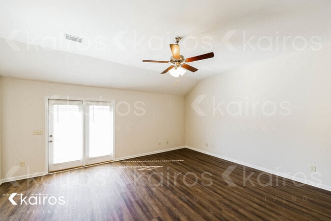 Photo - 395 Ridgeview Dr