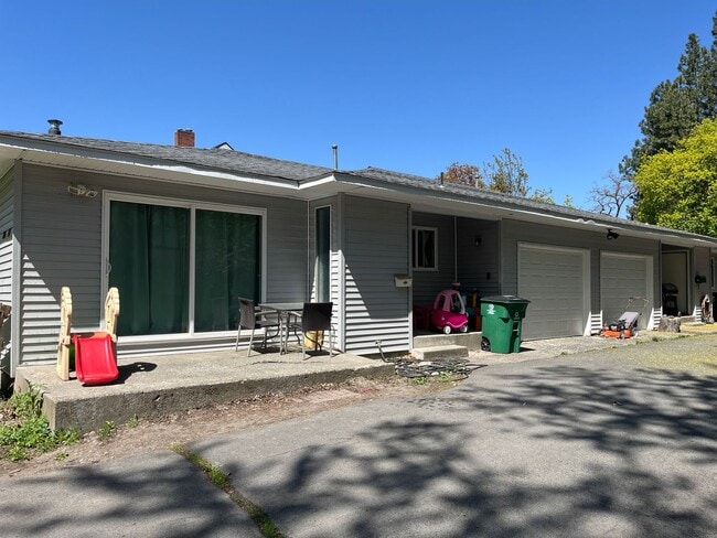 Building Photo - 714/716 D Street Unit 714 D Street