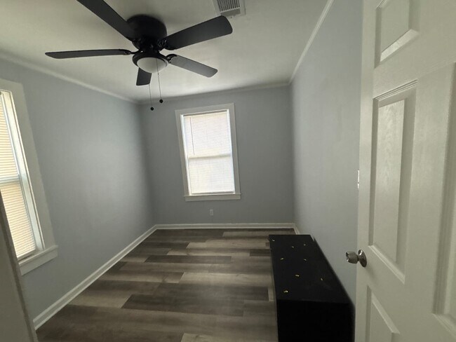 Photo - 1153 Auburn Dr