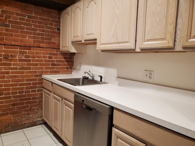 Photo - Nice 3 bed in South End