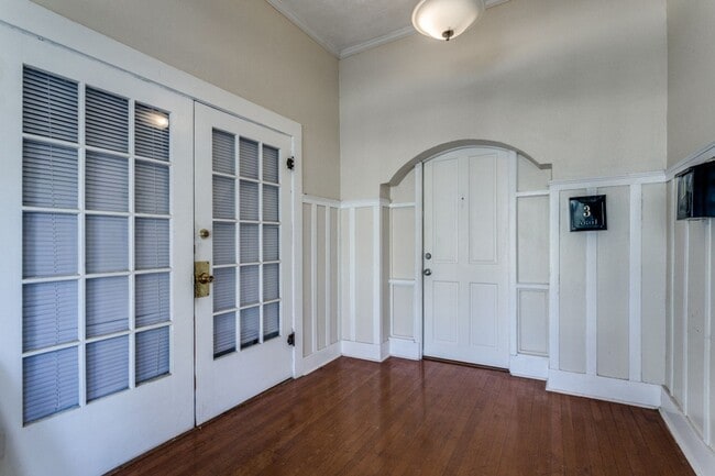 Building Photo - 130 E Craig Pl Unit 3