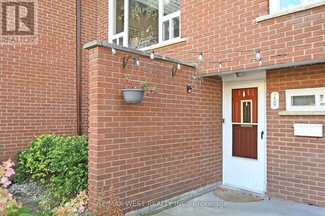 Photo - 3175 Kirwin Ave