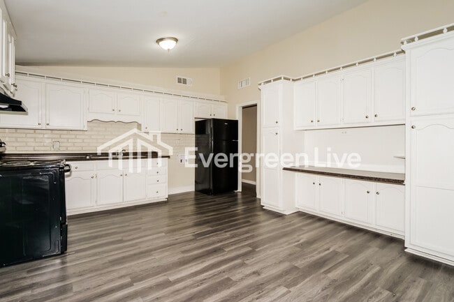 Photo - 1574 Gowan Dr